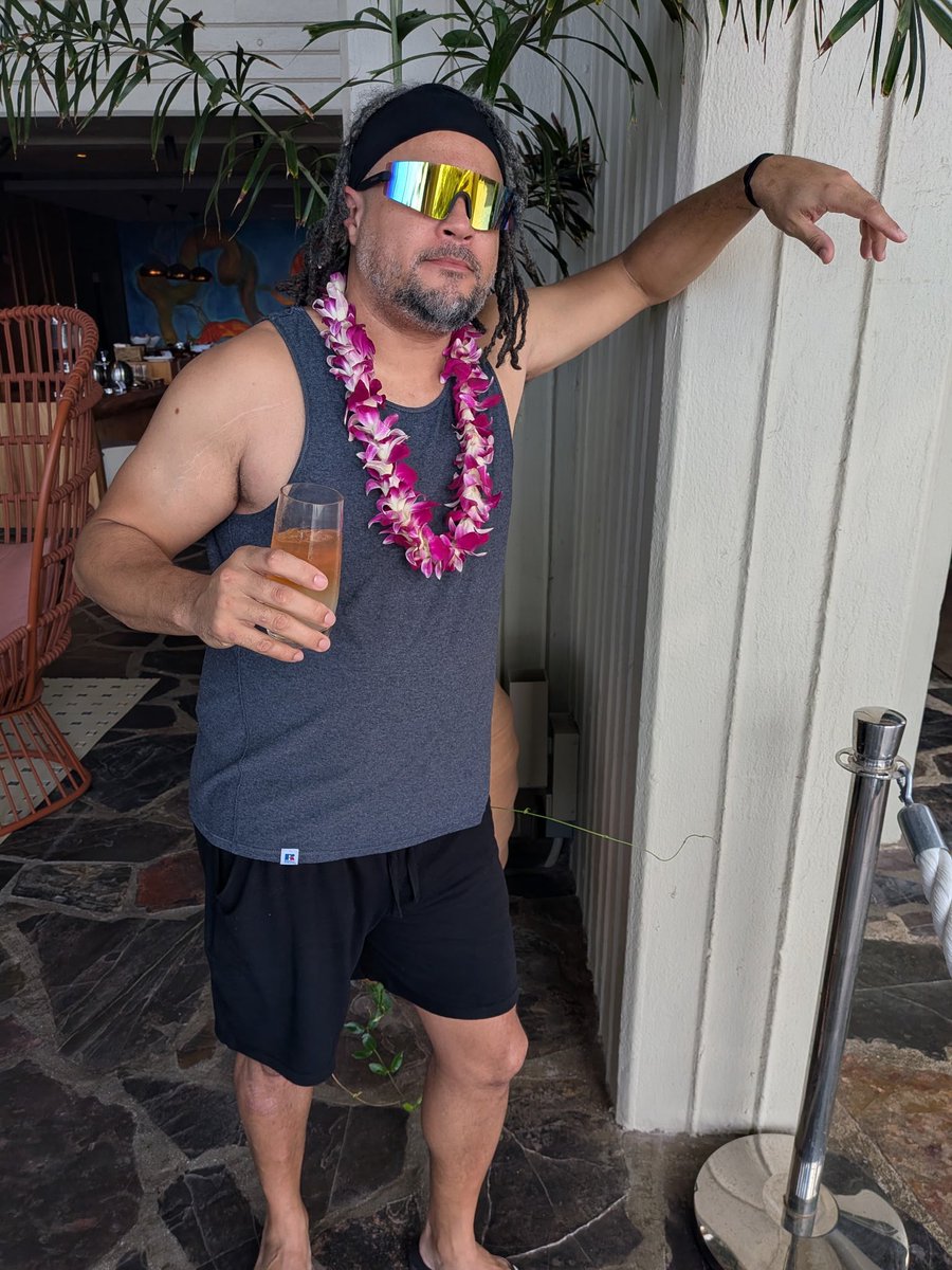 KNBR's tweet image. Copes on island time! 🏝️🍹

Is he pulling off the tank?

📍Mauna Kea Beach Hotel