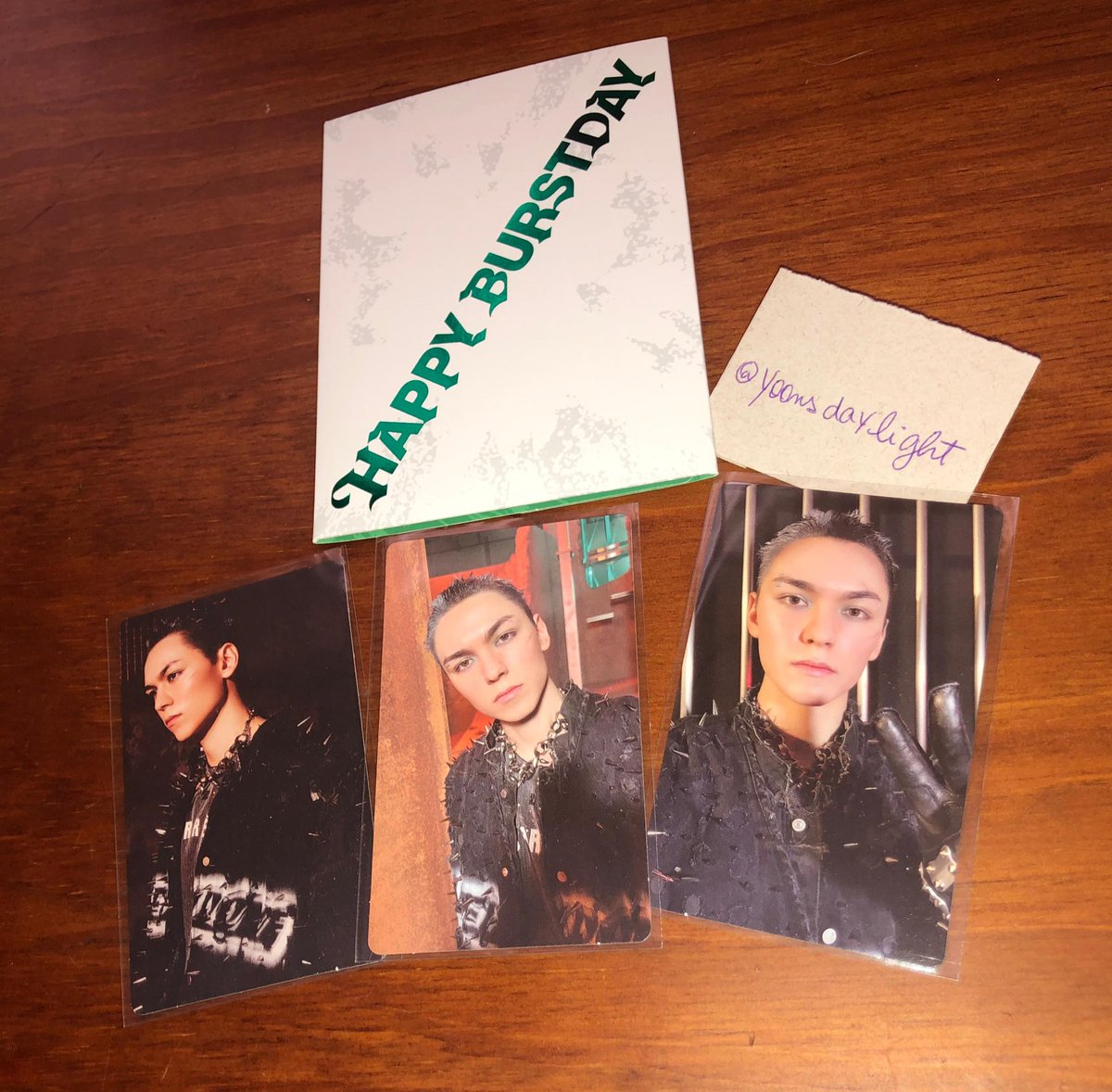 Venda/ Vendo ✨

Vernon HB - Weverse 
R$70 + frete por sf (sou do RS)
Pagamento até amanhã, envio na próxima semana 

- O QR code do álbum não foi utilizado. 
- ⁠Feedbacks no ig: Yoonsdaylight