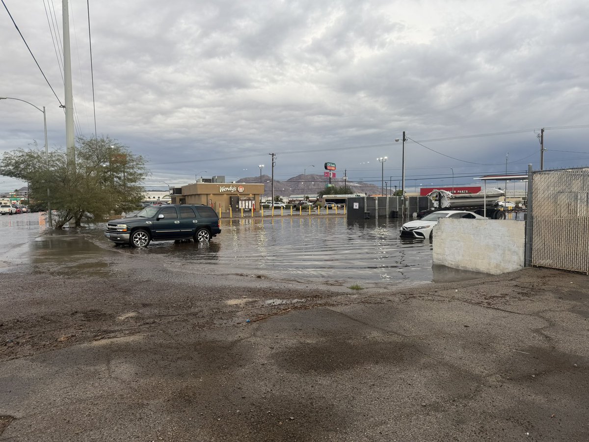 Heavy flooding at Cheyenne and Las Vegas Blvd. Cars are being asked to turn around if the car isn’t high above the ground. Traffic is bumper to bumper. I haven’t seen it this flooded at this intersection since 2023. <a href="/8NewsNow/">8 News Now</a>