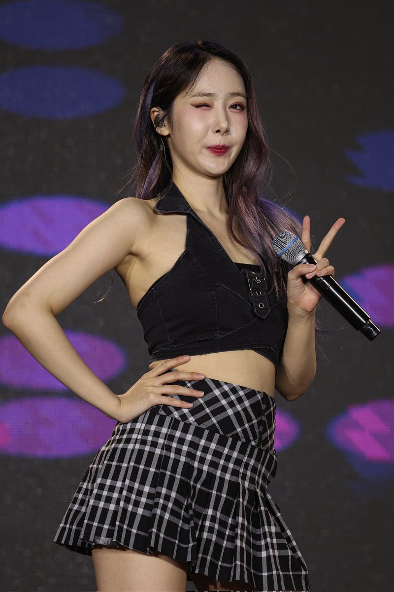 kpop_data_set's tweet image. 250503 Sinb at Buan Masil Festival

Load in 4K

#VIVIZ #비비지
#SINB #신비