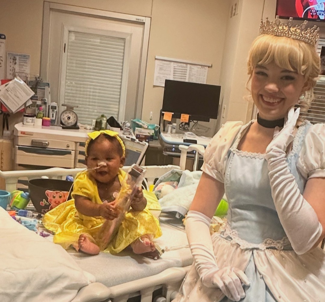 archildrens's tweet photo. Bibbidi bobbidi boo, it’s #NationalPrincessDay! 👸✨💖

Thank you, Cinderella, for stopping by Arkansas Children’s Hospital and bringing some extra magic to our patients and team members before the clock struck midnight! 🪄💫🕰️ https://t.co/D6JBVND90D