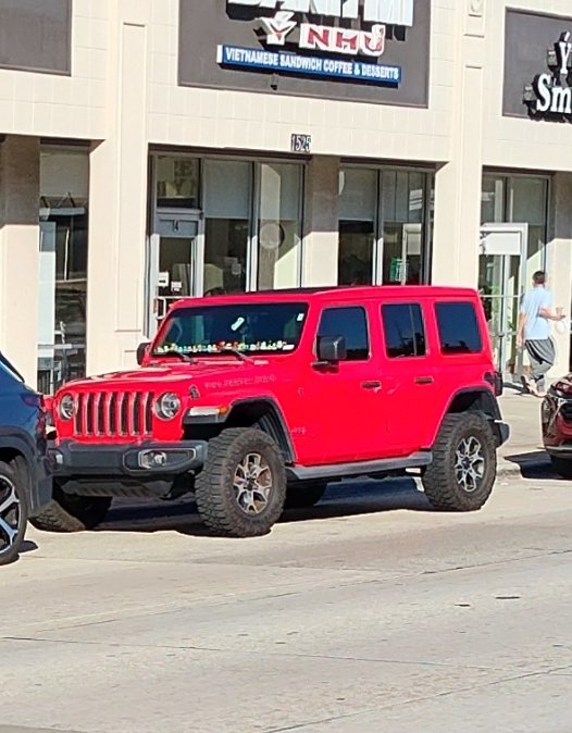 RedWolf_19's tweet image. Red always stands out...
#ducked!

#twosday #Tuesday #errands #outandabout #Jeep