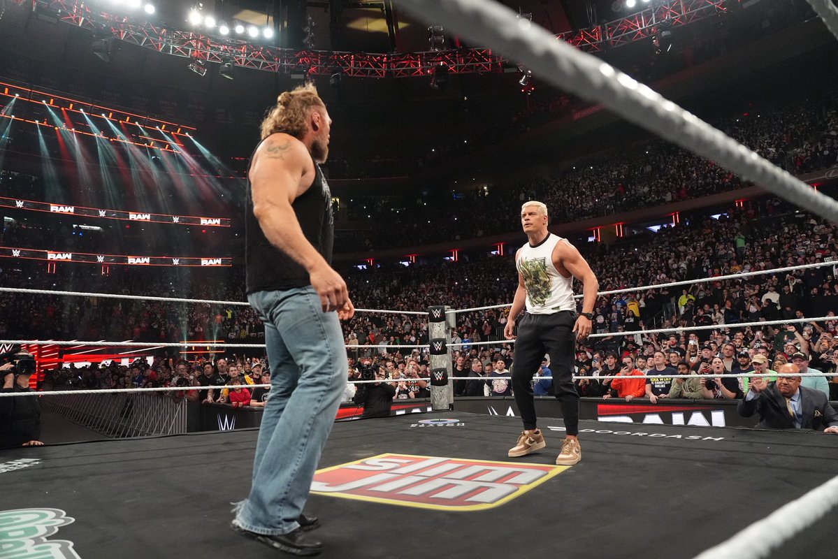 CodyRhodes's tweet image. A totally non-chaotic night at @TheGarden 🍎