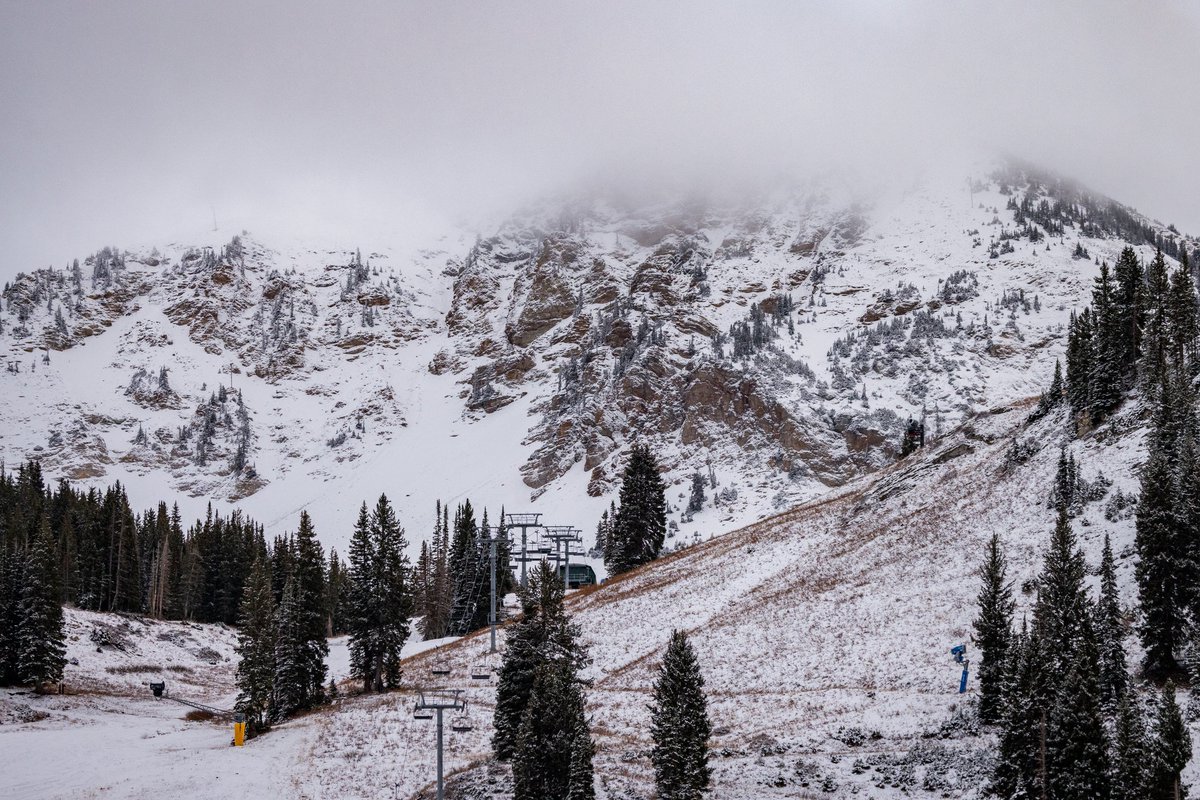 AltaSkiArea's tweet image. Based on the extended forecast and lack of favorable snowmaking temperatures, Alta Ski Area&apos;s targeted Opening Day has moved to Friday, December 5th—conditions permitting.

Thanks for your patience while we wait for Old Man Winter to join our 88th season 🙏❄