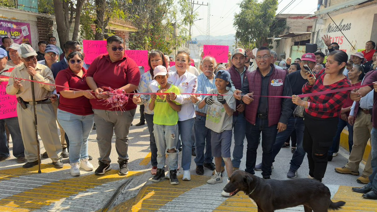 NDP_Noticias's tweet photo. 🚧✨ Calles que transforman
La alcaldesa @yosemendozanr cumple: entrega nuevas pavimentaciones en Nicolás Romero y reafirma su compromiso con las comunidades 🛣️🤝

Conocen más ⬇️
🔗https://t.co/mr8brTysUJ 🌐
#CallesQueTransforman #ObrasPúblicas #CompromisoConLaGente https://t.co/rSiM3MOVm2
