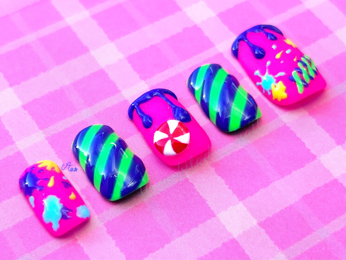 aohitode_nail's tweet photo. 11月までホラナイありがとう〜😭

という想いを込めて
ハミクマ🐻キャンディ🍭🍬ちゃん
概念ネイルアート🙌✨

#USJファン
#あおヒトデちゃんのネイル https://t.co/0nWcGLydBL