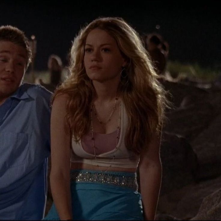 não me conformo que acabaram com esse cabelo maravilhoso da haley ela era um acontecimento de cabelo longo e loiro