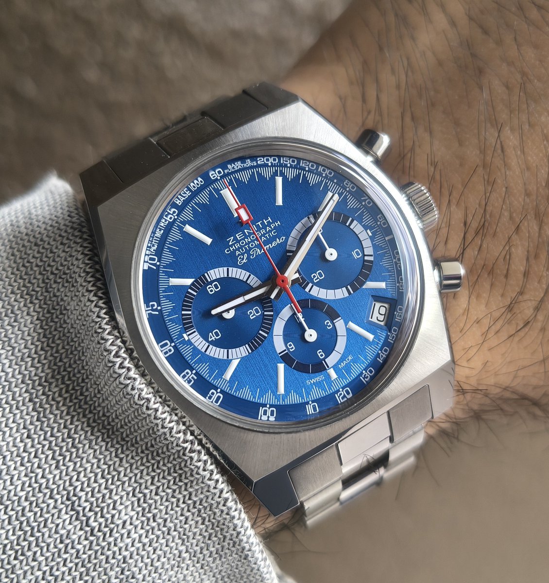 ルパンコラボが話題ですが、A384はコンパクトだけど面積広くて存在感