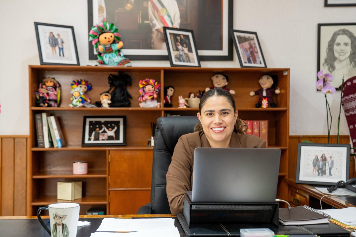 catymonreal_'s tweet image. Lo que más disfruto es ver los logros que juntas y juntos tenemos desde el #INAES. 

Por cierto, ¿habían notado que tengo una colección de peluches de la presidenta?, ¿Cuántos creen que sean? 👀❤️

 #CatyMonreal #Liderazgo