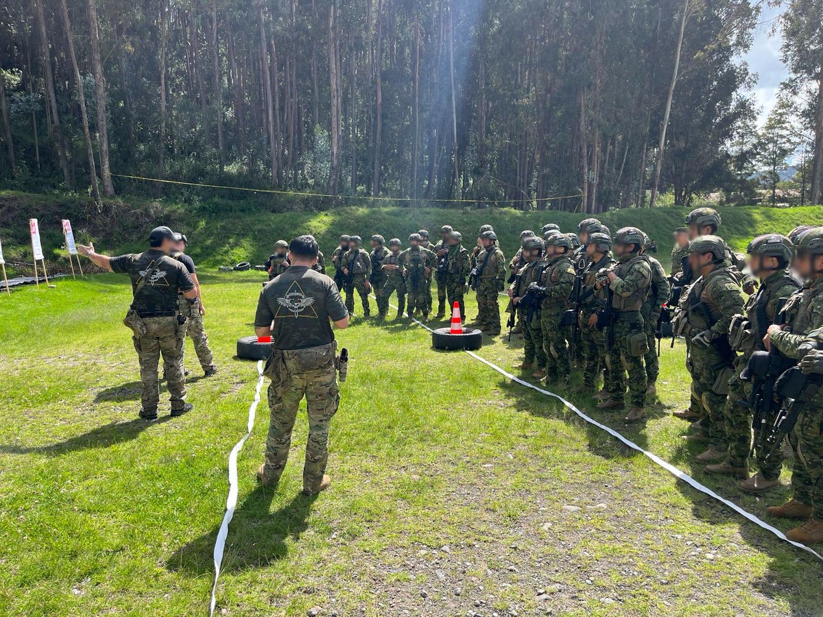 SOCSOUTH's tweet image. 📍 🇪🇨

U.S. Special Operations Forces conducted an advise-and-assist training engagement with Ecuador’s 3rd Division del Ejército Reconocimiento (D.E.R.) this week. 

As a vital regional security partner, Ecuador plays a key role in maintaining stability across the hemisphere.…