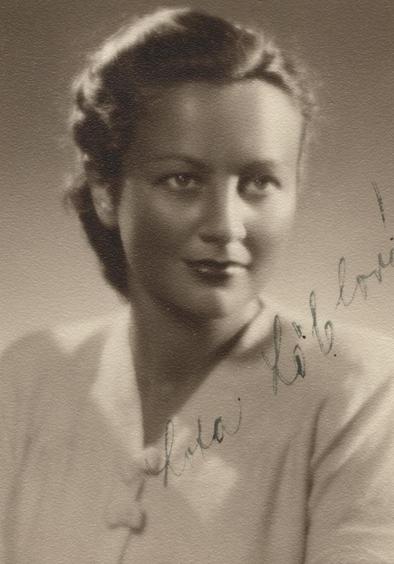 AuschwitzMuseum's tweet image. 18 November 1910 | A Czech Jewish woman, Lota Kleinová, was born in Prague.

She was deported to #Auschwitz from #Theresienstadt ghetto on 15 May 1944. She did not survive.
---

Women at Auschwitz

Lesson: lekcja.auschwitz.org/2022_kobiety_e…
Podcast: youtu.be/ijTxtbNlJO8