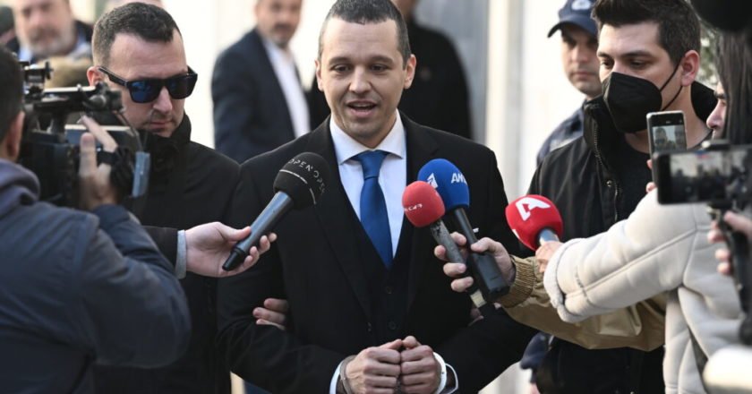 ‼️ΕΙΜΑΣΤΕ ΣΤΟ ΠΛΕΥΡΟ ΤΟΥ ΗΛΙΑ
Κάνουμε ξανά viral το hashtag #Μαζί_σου_Ηλία 
Ο Ηλίας είναι πολιτικός κρατούμενος και η κυβέρνηση λειτουργεί εις βάρος του δημοκρατικού πολιτεύματος.