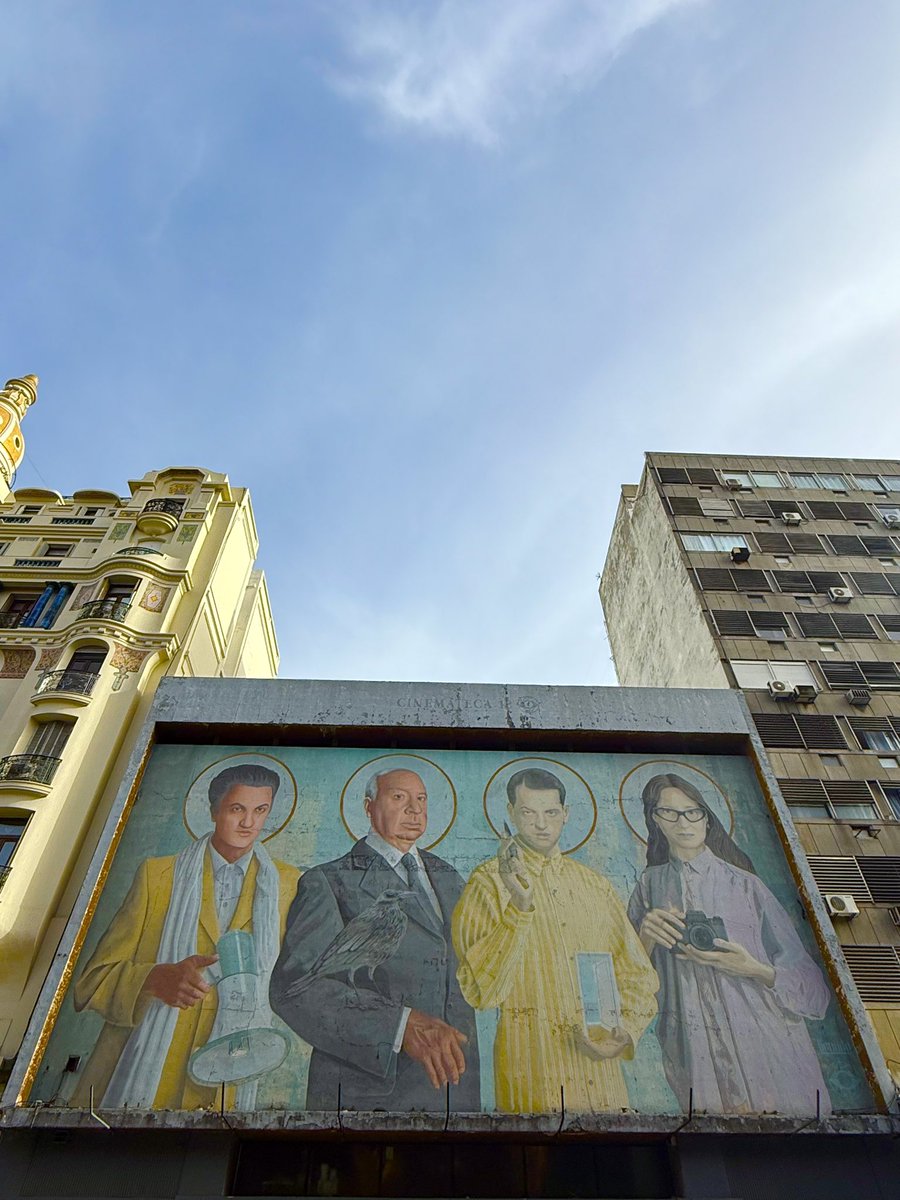 Cada vez que paso me quedo suspendida mirando esta belleza