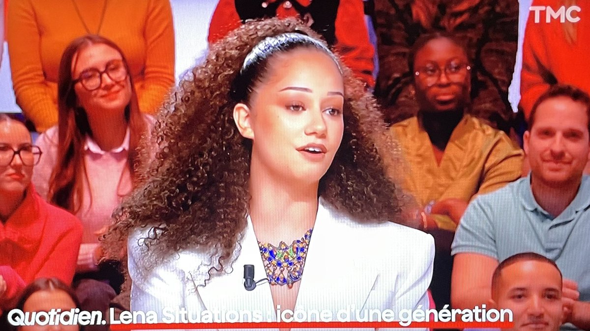 ldupin's tweet image. J’écoute depuis un moment Léna Situations sur @Qofficiel, et même si son énergie est sympa… je ne comprends pas quelle est sa spécialité, son apport, son truc en plus 🤔 A part dire : « on est là maintenant, on prend notre place » 🎯 #mediabug #vipclub