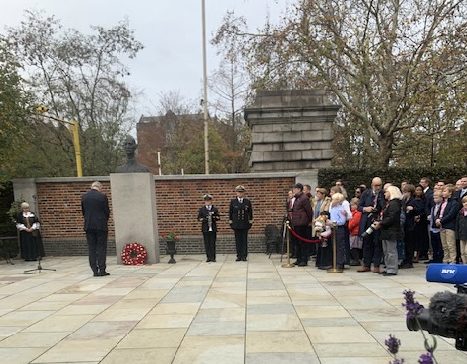 Southwark_News's tweet image. #Norwegian King and Queen visit Rotherhithe’s St Olav’s Church to mark 80 years since WW2 liberation

The church is gearing up to host its annual Norwegian #Christmas #Fair this weekend which will run between 21-23 November

@NorwayMFA #Rotherhithe
southwarknews.co.uk/area/rotherhit…