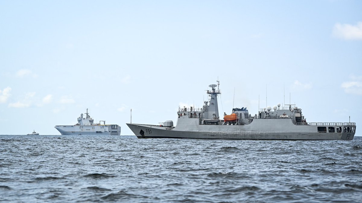FrenchForces's tweet image. 📍Gulf of Guinea | End of the GRAND AFRICAN NEMO 25 exercise

🌍 Large-scale exercise organized by the Atlantic Command 🇫🇷 and the Yaoundé Architecture countries in a vast maritime area from Senegal to Angola, including a river component for the first time
🎯Objective: to develop…