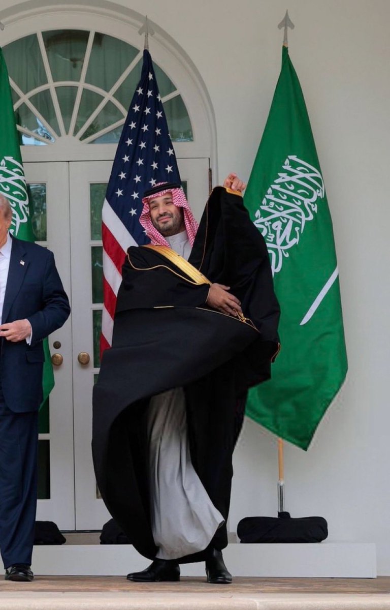 glgl_16's tweet photo. #محمد_بن_سلمان_في_واشنطن

هيبة الموقف لا تحتاج كلمات… يكفي أن يكون الحضور أكبر من المشهد https://t.co/88z60H7VXj