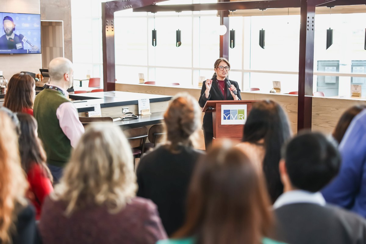 Votre nouveau rituel de voyage est officiellement arrivé — Hangar 49 Tap &amp; Tavern est maintenant ouvert près de la porte B12 dans l’aérogare domestique ! 🍽️

Découvrez leur menu inspiré de la côte Ouest, leurs délicieux brunchs et leurs cocktails élégants avec des vues