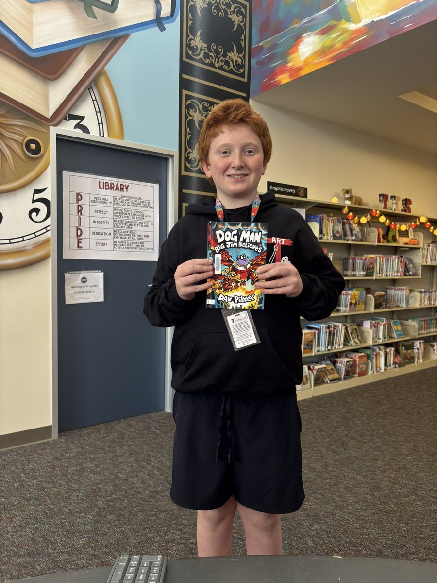 tisreads's tweet image. This lucky student is the first student to check out the new Dog Man! 📚🐶🚹 #ReadLearnCreate @TISD_Libraries