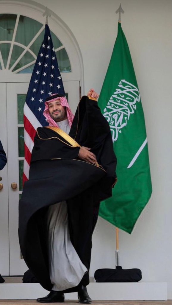 #ولي_العهد_الأمير_محمد_بن_سلمان 
#زيارة_امريكا

الأمير اللي ليا من ظف بشته 
روع العدوان وفرح كل غالي 

يا طويق الضلع عان اسمه نقشته 
ذاك أبو سلمان حمال الثقالي