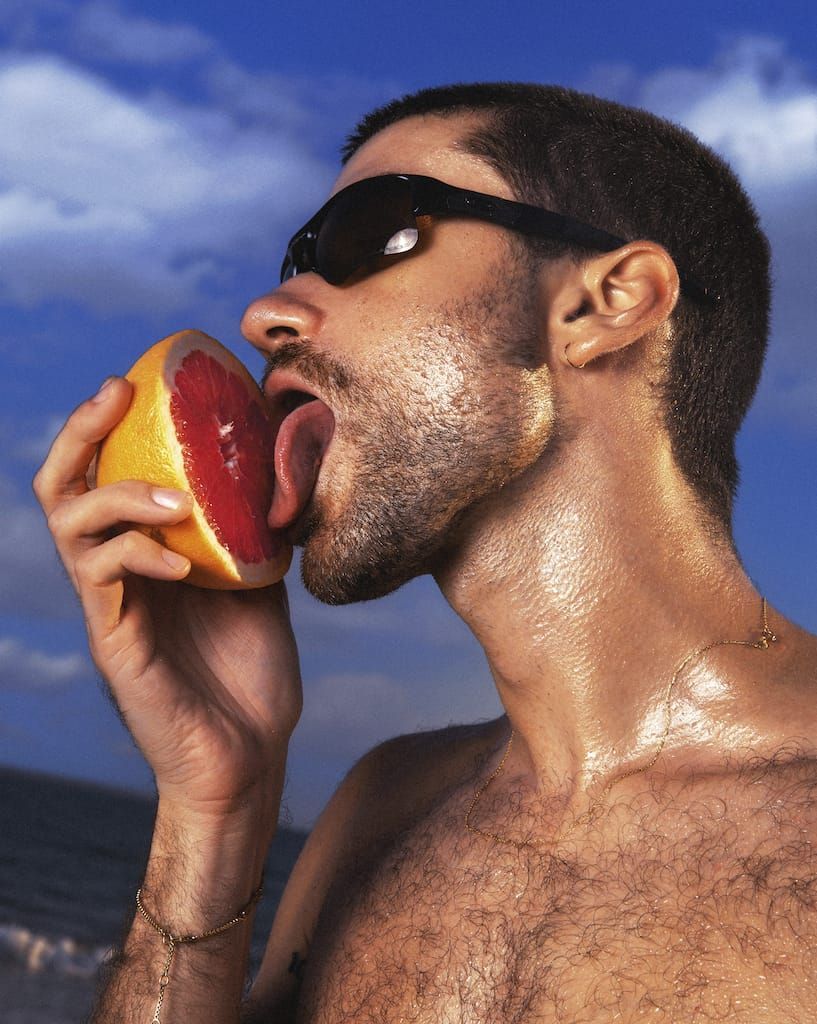 Exclusive First Listen: Tutafarel Drops Seductive New Single “PINEAPPLE DIESEL” Ahead of Debut Album “Monte Casanova”

"The groovy beat adds a tension-filled club-dance vibe, set down low."

#Tutafarel #PINEAPPLEDIESEL #MonteCasanova
📸: Angel Rivera
goodstarvibes.com/tutafarel-sing…