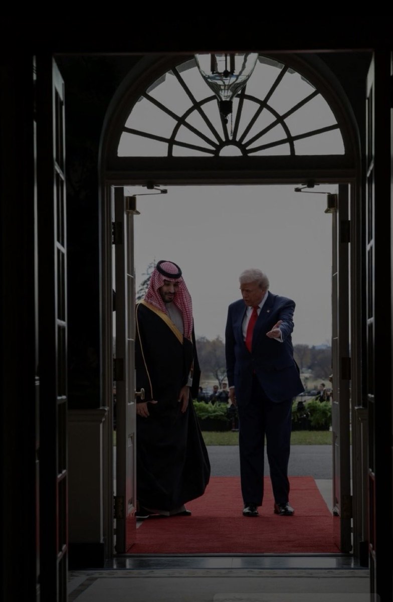 mohammad_017's tweet photo. تذكرت الملك عبدالله اللّٰه يرحمه وقت قال له . ان شاء اللّٰه تحكم أرضك . وفعلاً بعد السنوات سمو سيدي يحكم أرضه سياسيا واقتصاديا وهيبهٍ وعز . شكرا محمد شكرا . اللّٰه يحفظك دايما و ابدا 🇸🇦🤍. https://t.co/9AN8u3ugdr