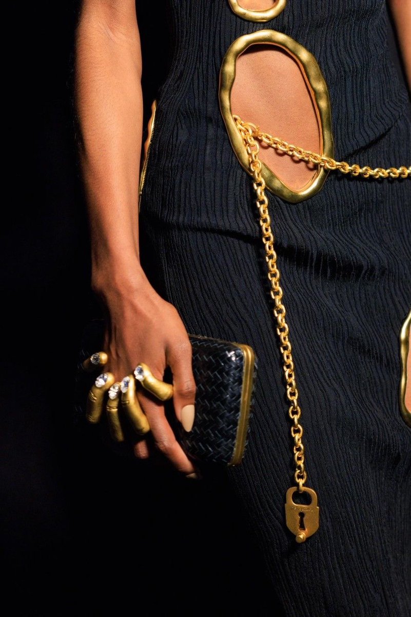 pYSLrada's tweet image. the art of schiaparelli