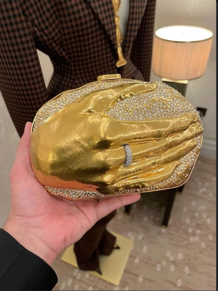 pYSLrada's tweet image. the art of schiaparelli