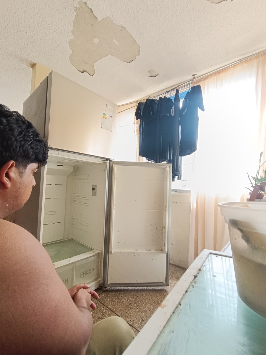 When I talk about learned helplessness, here's an example: I managed to buy this refrigerator about four years ago, and a few days ago it broke down due to a power surge. In my frustration, I forgot to clean it. I'm saving up to try and fix it.
Support me!
read.cash/@ramonoropeza/…