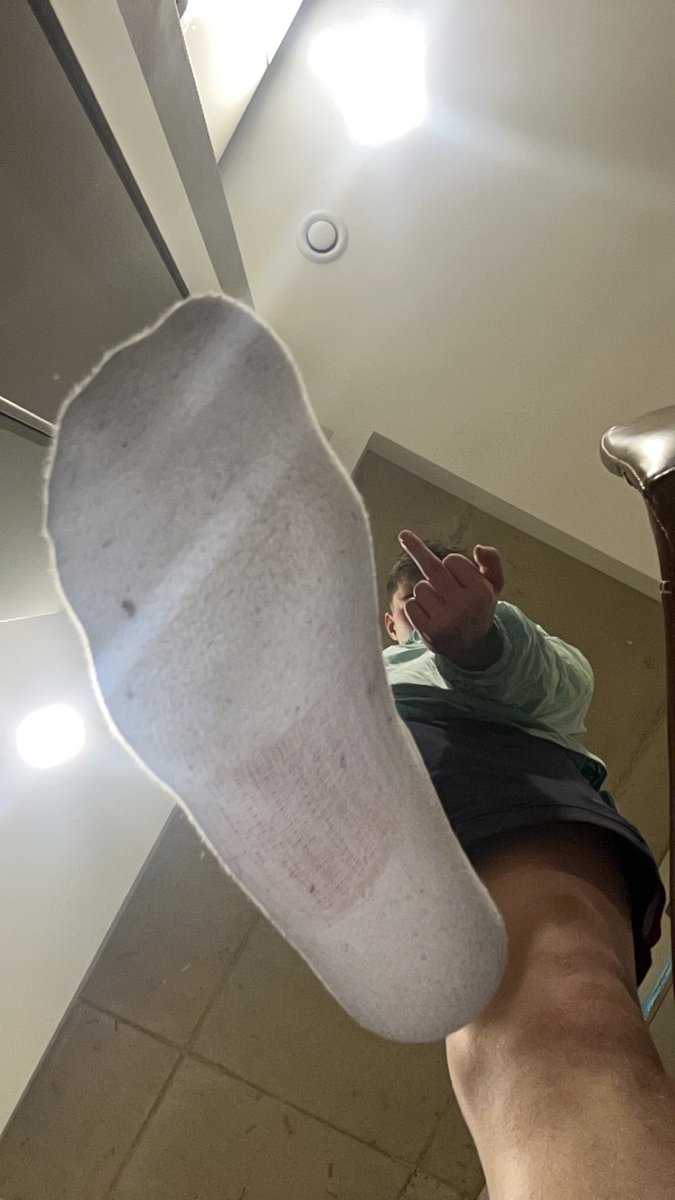 Line up for your turn to worship these sweaty soles 
#paypig #findom #finslave #findub #sellingcontent #feet #footfetish #cashmaster #findommaster #customs #cashfag #footworship #shoeworship #muscleworship