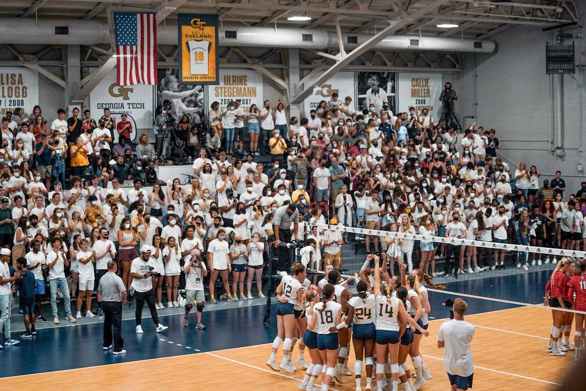 GTVolleyball's tweet photo. Throwing it back to our last White Out match which saw Tech sweep Georgia in front of a sold out O'Keefe crowd! 

See you Friday, WEARING WHITE! 

#StingEm × #PointTech 🐝 https://t.co/PPxd4G0wkO