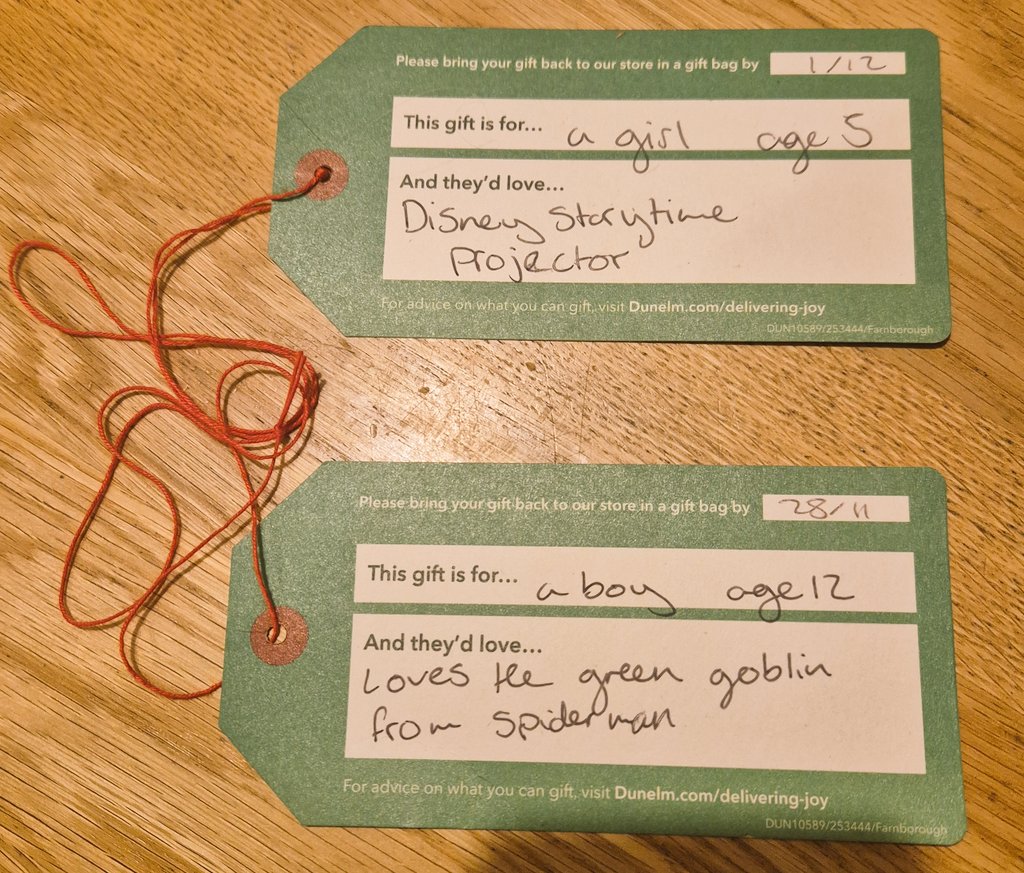 missfortytwo's tweet image. On the way home today, Joshua &amp;amp; I stopped at Dunelm to pick tags from the &apos; Delivering Tree &apos; ... a girl aged 5 &amp;amp; a boy aged 12. Ordered &apos; Green Goblin &apos; merchandise, reserved the Disney Storytime Projector to collect. Do it if you can.

#Christmas #Dunelm xx