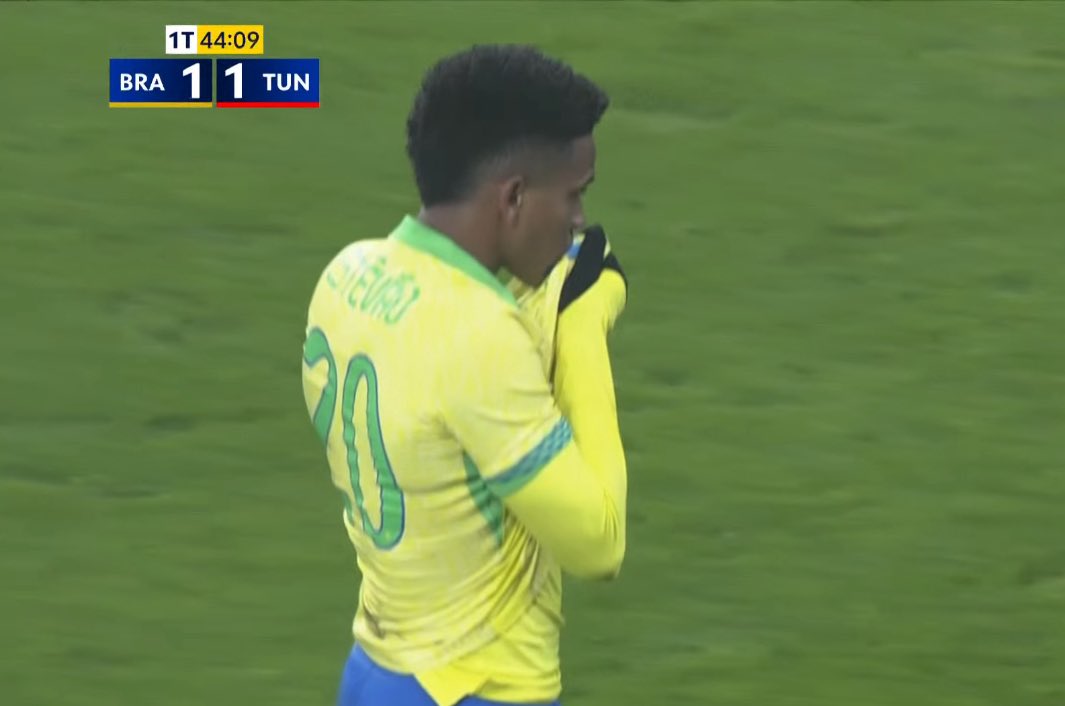 Pesgrau's tweet photo. Um mlk de 18 anos que não pipoca NUNCA!

Estêvão botou a bola de baixo do braço e de pênalti empatou para o Brasil!🇧🇷

5º gol dele com a camisa da Seleção! https://t.co/3lawFAgOn9