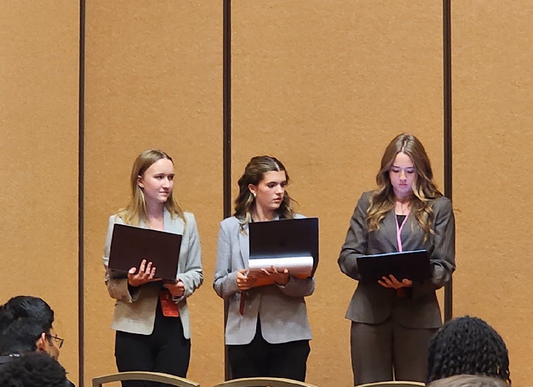 haylie_burton's tweet image. Model UN this past weekend was such a great learning experience! I can’t wait to return next year. #briarcrest #modelun #murfreesboro #politics #memphis #ForeignPolicy