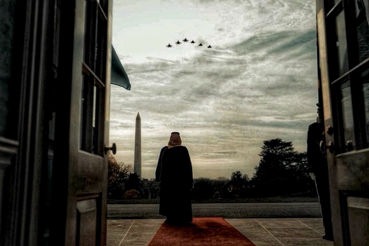 محمد بن سلمان بن عبدالعزيز آل سعود 

العمر الفعلي أربعين 
العمر المعرفي والعقلي مئات السنين 

رجل مذهل وقائد عظيم 
ويعرف جيداً ماذا يفعل وماذا يقول 
حفظه الله وبارك في عمره وحياته 👑🇸🇦