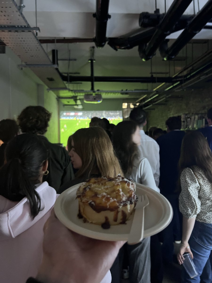 Tonight it’s macaroni pie and Great Scot Mctominay 

Best city in the world