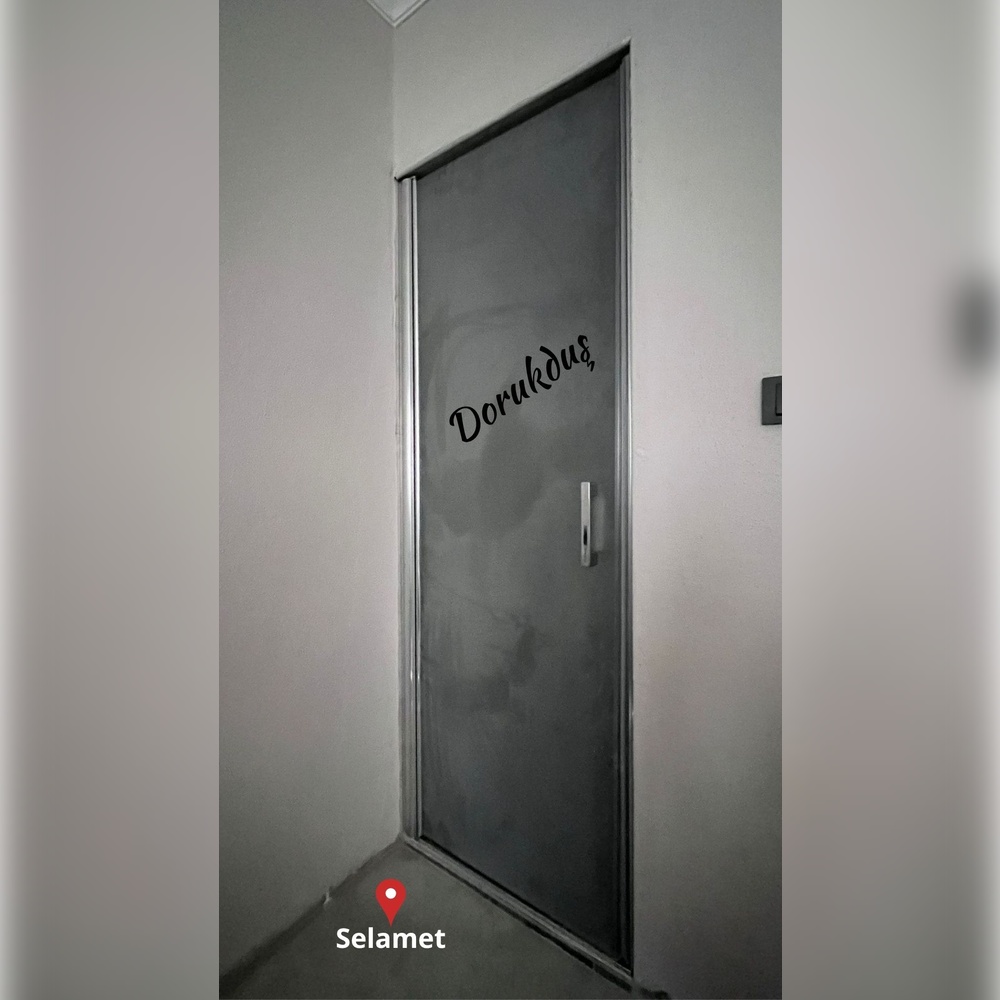 dorukdus's tweet image. Pivot kapı sistemiyle en dar alanlarda duş alanı çözümleri üreten duşakabin modeli, kumlama camlarıyla da istenen mahremiyeti sağlar. 

#dorukduş #dorukdus #bursa #dusakabin #bursadaduşakabin #pleksi #pivotkapı #tekne #Kumlamakabin #kumlamadesen #yerliüretim #bakalit