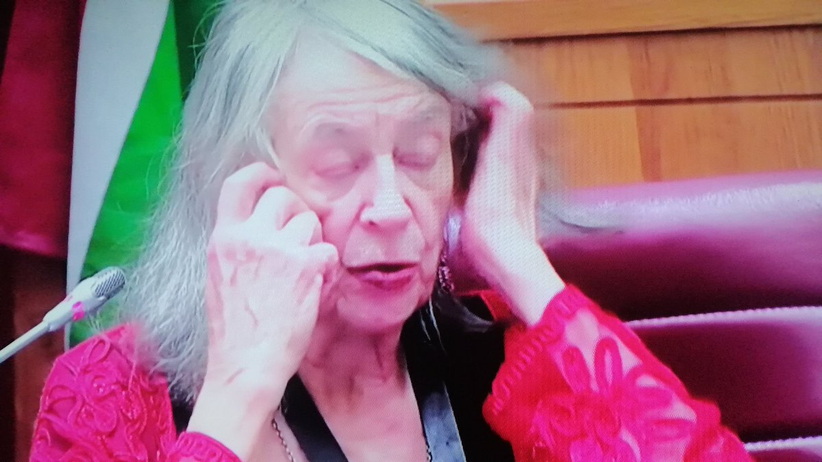 ArtiRoro's tweet photo. Somebody Call "Die HaasBand" of the Prof. I Don't Think She'll Make It Maybe With A STRETCHER... #ParliamentEnquiry  #drdehaas #SeniorCitizenAbuse 🤔😅😅 https://t.co/IXIuQl1B4o