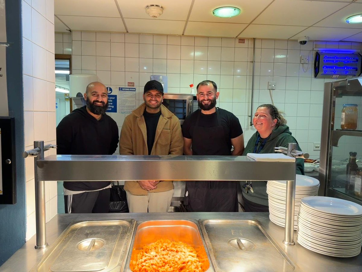 A heartfelt thank you to our volunteers <a href="/MKASheffield/">AMYA SHEFFIELD</a> prepared and served a homemade meals for 60 vulnerable people at the local mosque for vulnerable members of the Sheffield community. 

We also extend our gratitude to @ArcherProject for their continued cooperation.

Together,