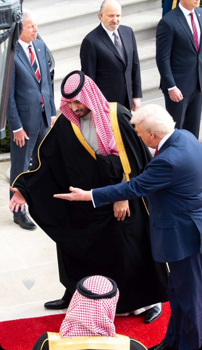 I8Rema's tweet image. شبيه المعزي 
ادامك الله لنا 
الله عزك و الله عزنا فيك 🇸🇦🤍 #محمد_بن_سلمان_في_واشنطن