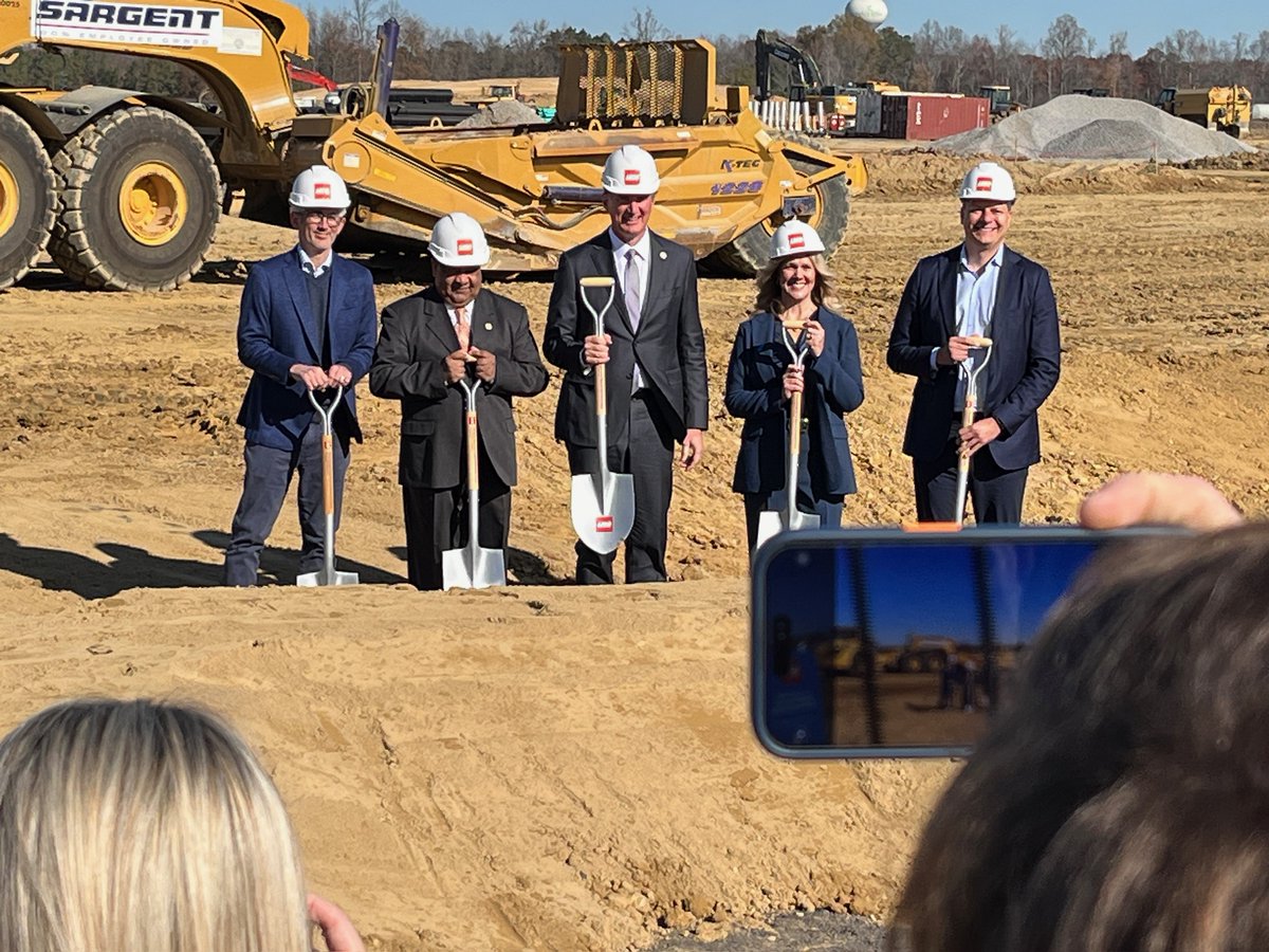 🚧 LEGO has broken ground on its new distribution facility in Prince George County!

✅ $360M+ investment
✅ 2M sq. ft. facility
✅ 300+ new jobs
✅ Supports new VA factory

#GatewayToGrowth #PrinceGeorgeCounty #LEGO #EconomicDevelopment #OpenForBusiness