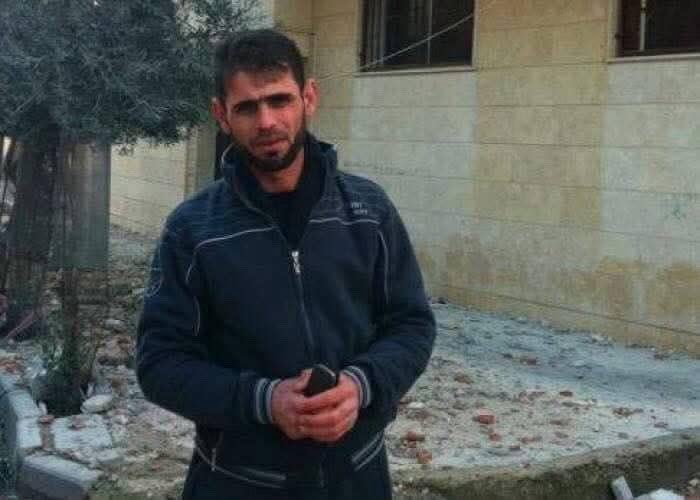 بطل من حمص

الشهيد علي عثمان الملقّب بـ " الجد " 

أحد أوائل المتظاهرين في حمص، ومن أبرز الناشطين الذين وثّقوا مظاهرات حي بابا عمرو وحراكه السلمي