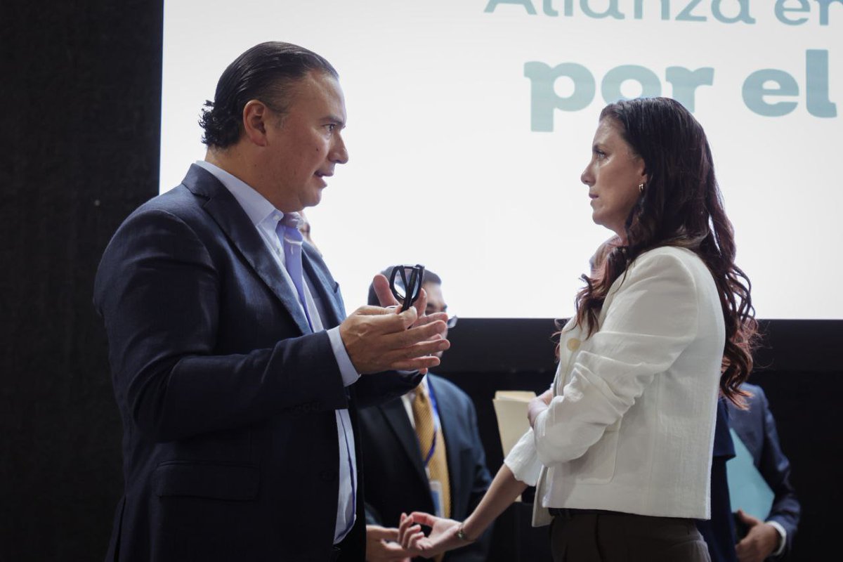 ManuelHerrV's tweet image. Hoy Jalisco volvió a demostrar que no espera a que el futuro llegue… lo construye.

Tuve el honor de participar activamente en la firma del convenio que une al @GobiernoJalisco, al sector productivo y a la sociedad para acelerar la descarbonización e impulsar la eficiencia…