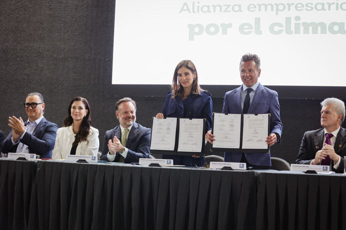 ManuelHerrV's tweet image. Hoy Jalisco volvió a demostrar que no espera a que el futuro llegue… lo construye.

Tuve el honor de participar activamente en la firma del convenio que une al @GobiernoJalisco, al sector productivo y a la sociedad para acelerar la descarbonización e impulsar la eficiencia…