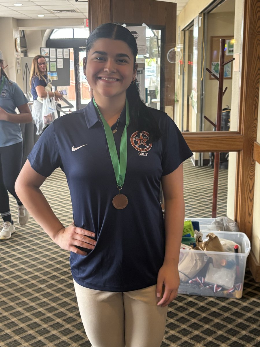 rhsrangergolf's tweet photo. Congratulations to Daisy Diaz, finished 5th in the girls JV Socorro/Montwood Tournament.
@Daniel_Chavez08 https://t.co/EOhEOuiLDu