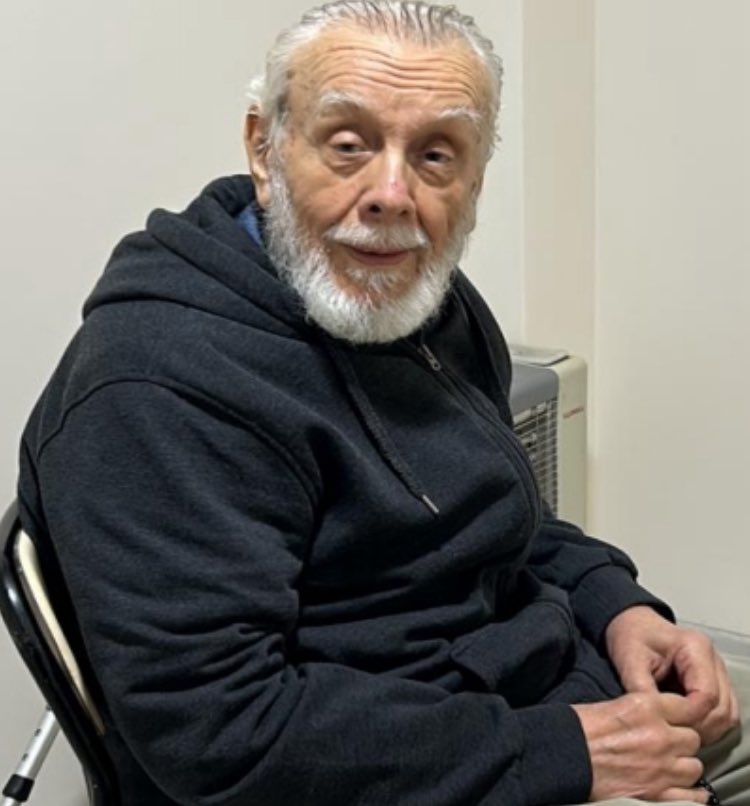 İstanbul Fatih Koleji'nin kurucu öğretmenlerinden, bu dünyada tanıyabileceğiniz en nezih, en kibar insanlardan biri olan, tam bir İstanbul beyefendisi Uğur Öztaş (88),
tutuklu bulunduğu Menemen R Tipi Cezaevinde felç geçirmiş …
N’olur DUAMIZI esirgemeyelim!
Bu zulmü artık