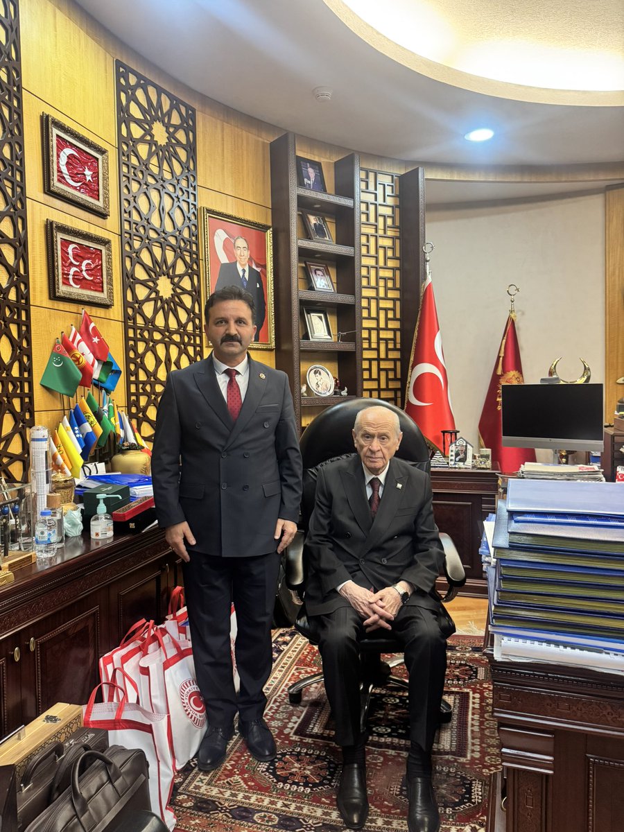 Buradan bir kez daha en net ifadeyle ilan ediyorum:
Yozgat’ta; liderimize, davamıza ve ülkücü iradenin mukaddes değerlerine dil uzatmaya kalkan, saygısızlık etmeye yeltenen her kim olursa olsun, karşısında duracak iradenin kim olduğunu çok iyi bilsin. Kimse bizim sabrımızı bir