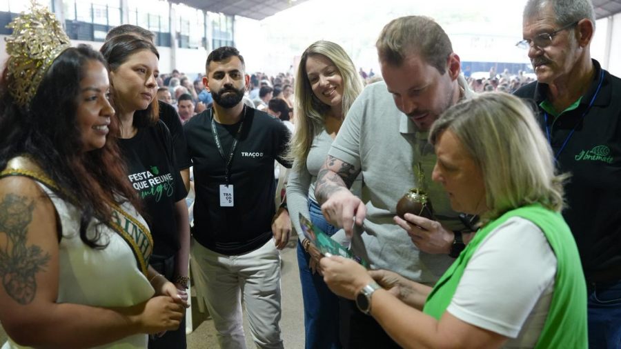 Apóstoles: Gran almuerzo de la familia yerbatera en el cierre de la 47ª Fiesta Nacional e Internacional de la Yerba Mate   limiteinformativo.com/articulo/apost…