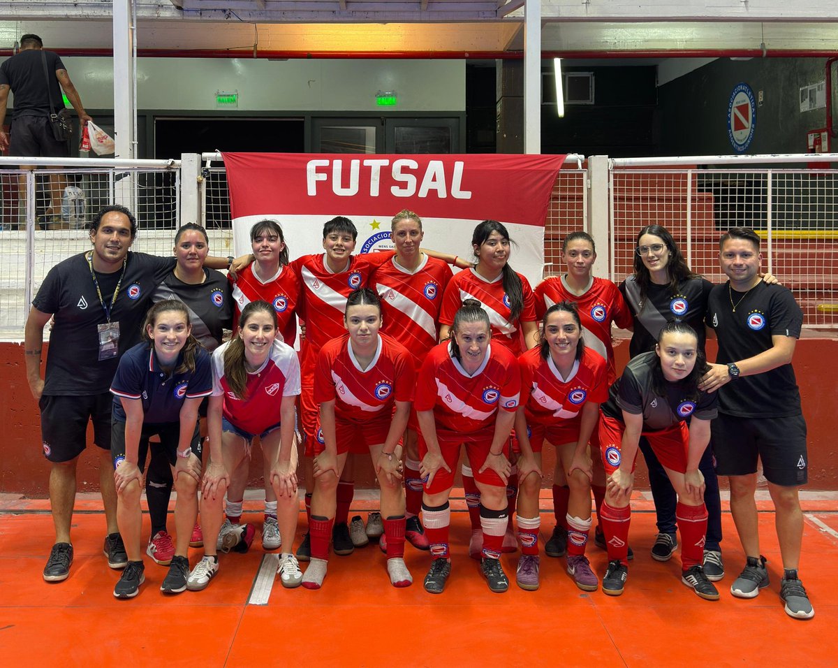 FutsalFemAAAJ's tweet image. #AAAJ 🐞 ¡LAS BICHAS ESCOLTAS!

Por la 7° fecha de la Copa de la Liga @LAAMBAOK, #ElSemilleroDelMundo 🌎 recibió al Trébol de Haedo y con estos resultados quedó a 3 puntos de la cima. 👇

Primera: 2-1 👍
Reserva: 4-1 👍
4ta: 2-2 🤝
5ta: 0-0 🤝
6ta: 1-0 👍
7ma: 0-1 👎
8va: 1-2 👎