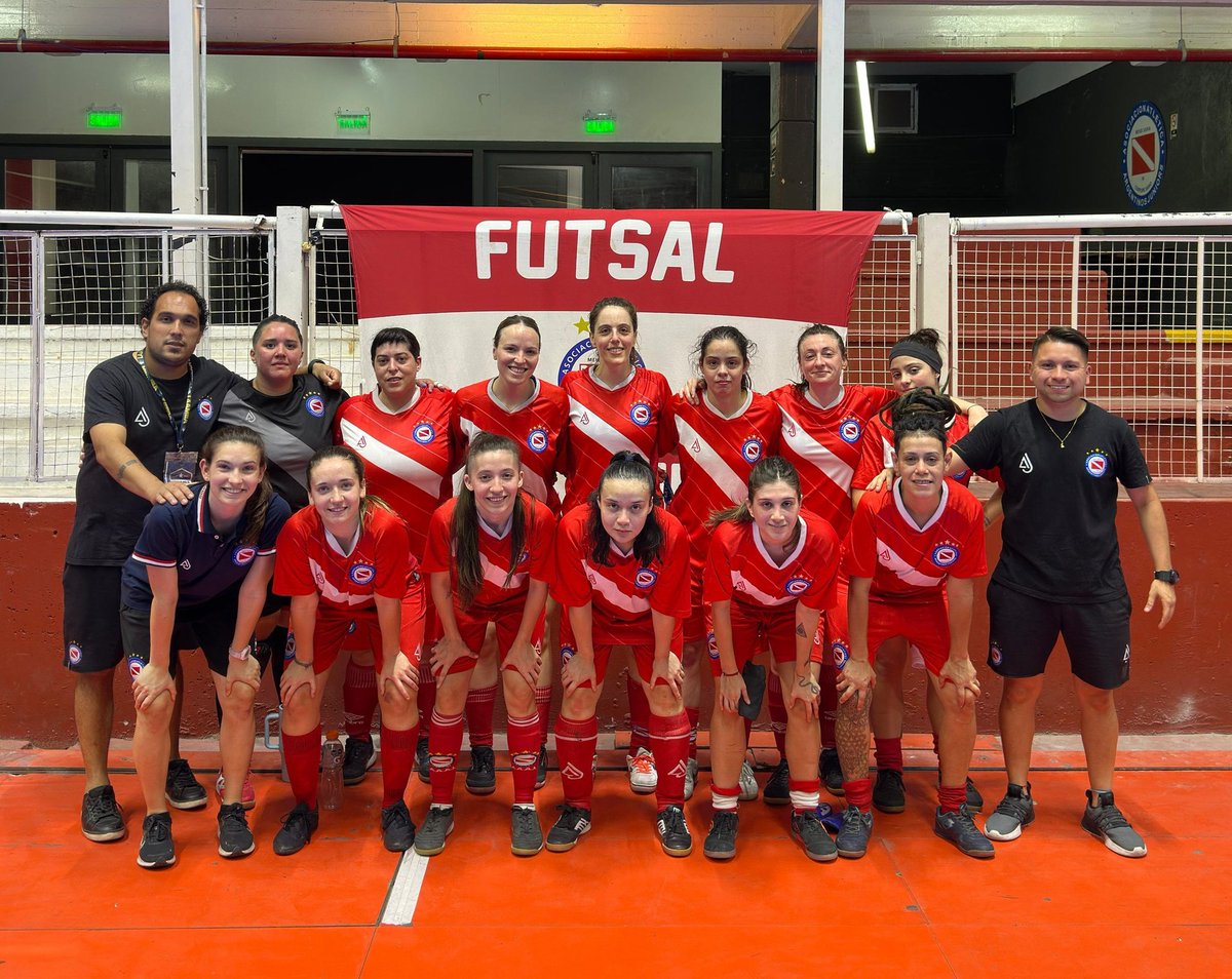 FutsalFemAAAJ's tweet image. #AAAJ 🐞 ¡LAS BICHAS ESCOLTAS!

Por la 7° fecha de la Copa de la Liga @LAAMBAOK, #ElSemilleroDelMundo 🌎 recibió al Trébol de Haedo y con estos resultados quedó a 3 puntos de la cima. 👇

Primera: 2-1 👍
Reserva: 4-1 👍
4ta: 2-2 🤝
5ta: 0-0 🤝
6ta: 1-0 👍
7ma: 0-1 👎
8va: 1-2 👎